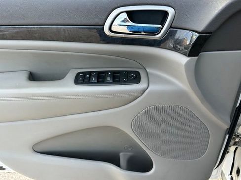 Used 2011 Jeep Grand Cherokee Laredo image 7