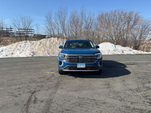 Used 2025 Volkswagen Atlas SE image 2