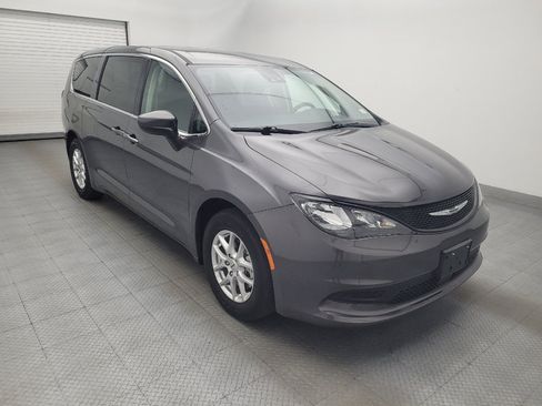Used 2023 Chrysler Voyager LX FWD image 13
