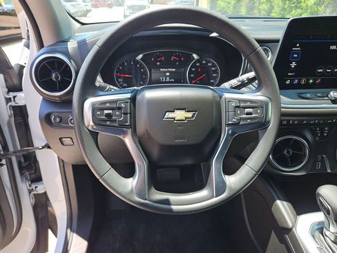 Used 2025 Chevrolet Blazer LT FWD image 18
