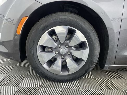 Used 2018 Chrysler Pacifica Limited w/ Advanced Safetytec Group image 17