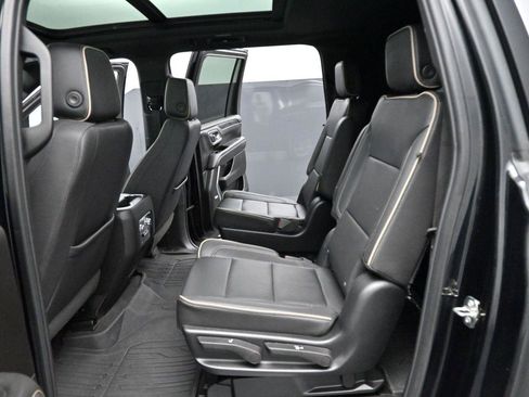 Used 2023 GMC Yukon XL SLT w/ SLT Premium Package AWD/4WD image 33