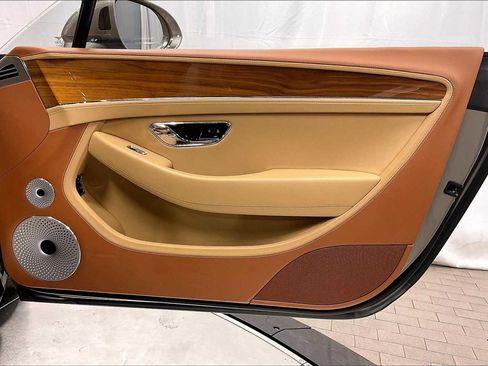 Used 2022 Bentley Continental GT image 30