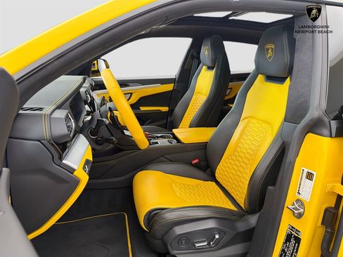 Used 2022 Lamborghini Urus AWD/4WD image 28