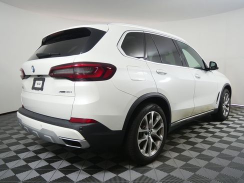 Certified 2022 BMW X5 xDrive40i w/ Premium Package AWD/4WD image 3