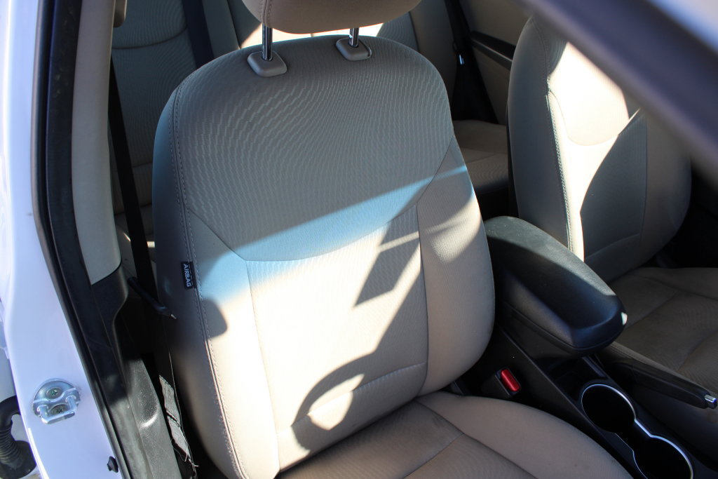 Used 2015 Hyundai Elantra SE FWD image 13