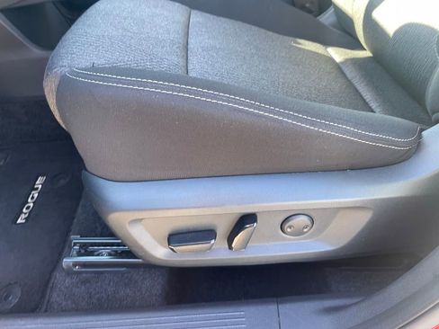 Used 2025 Nissan Rogue SV image 11