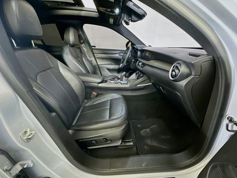 Used 2022 Alfa Romeo Stelvio Ti image 32