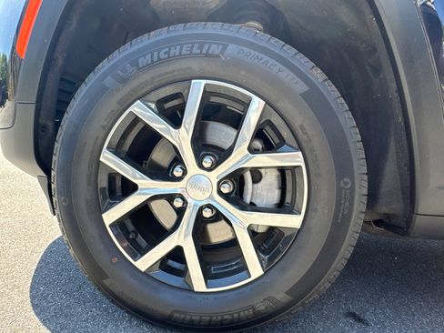 Used 2024 Jeep Grand Cherokee Limited image 13