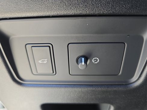 Used 2025 Land Rover Discovery Dynamic SE image 28