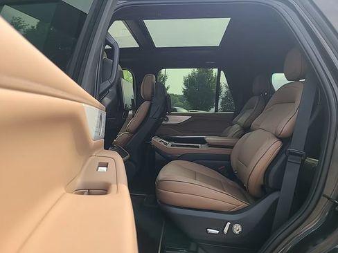 Used 2025 Lincoln Navigator Black Label AWD/4WD image 25