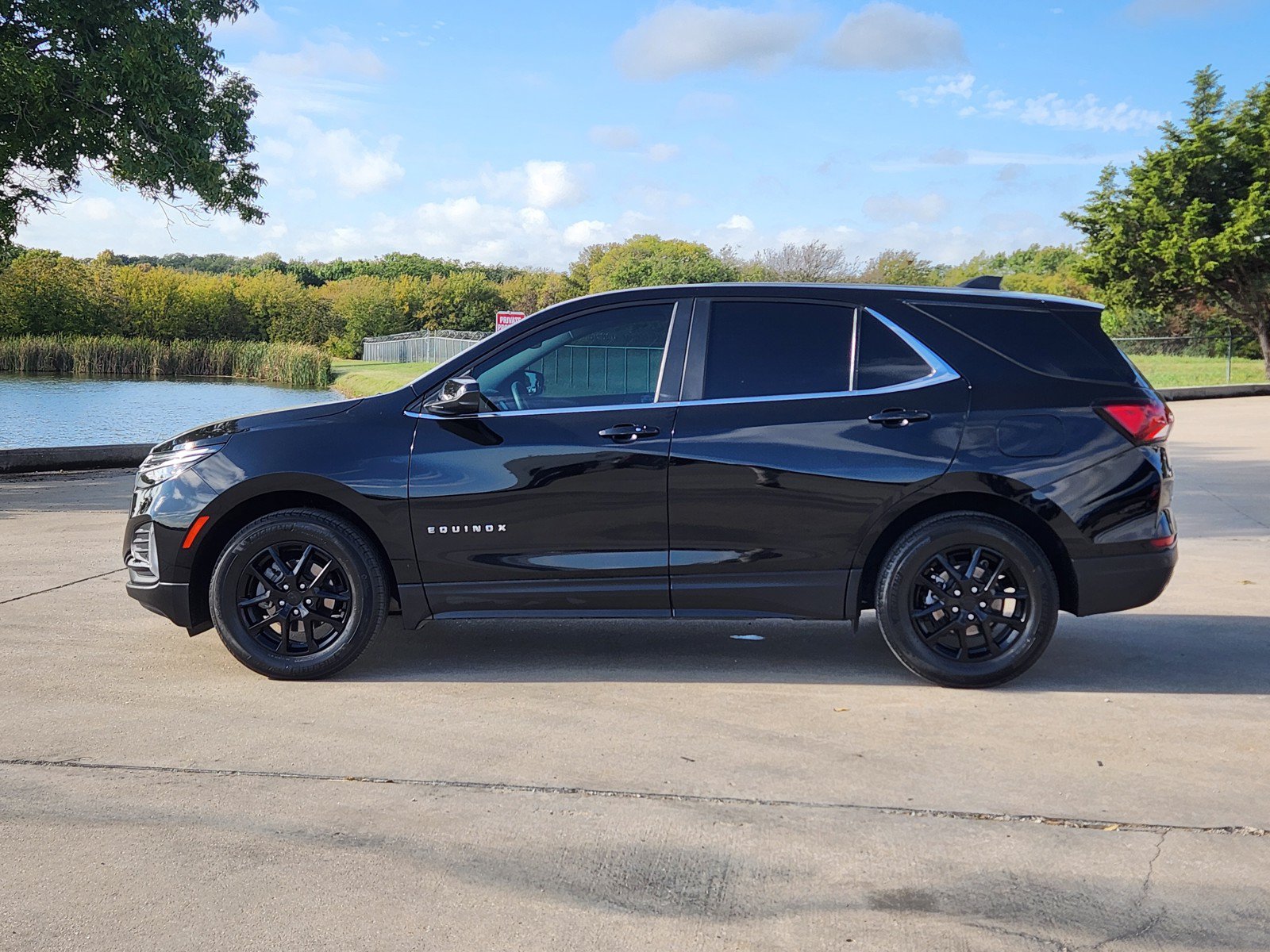 Used 2024 Chevrolet Equinox LT FWD image 3