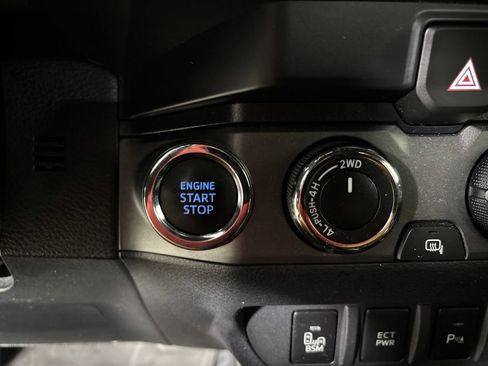 Used 2020 Toyota Tacoma TRD Sport w/ Technology Package AWD/4WD image 16