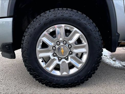 Used 2025 Chevrolet Silverado 2500 High Country w/ High Country Premium Package AWD/4WD image 35