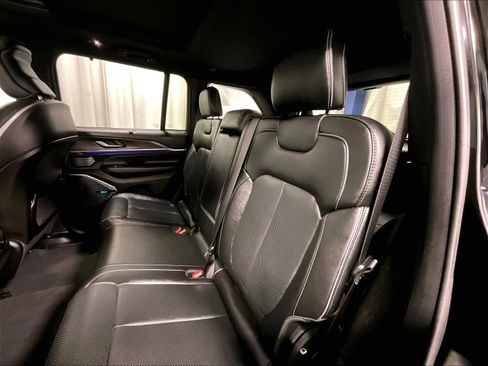 Used 2023 Jeep Grand Cherokee Overland w/ Luxury Tech Group IV AWD/4WD image 15