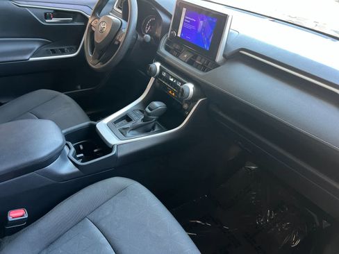 Used 2025 Toyota RAV4 XLE FWD image 17