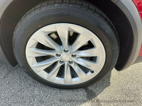 Used 2018 Tesla Model X 75D image 21