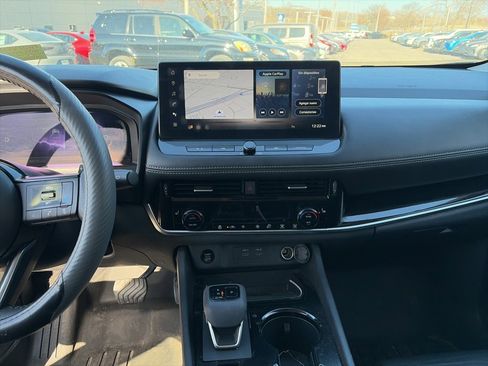 Used 2024 Nissan Rogue SL image 13