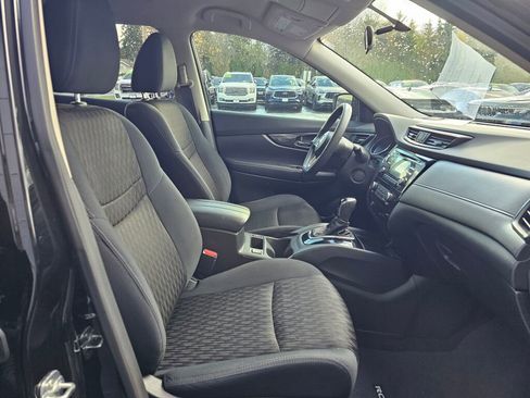 Used 2017 Nissan Rogue SV image 8