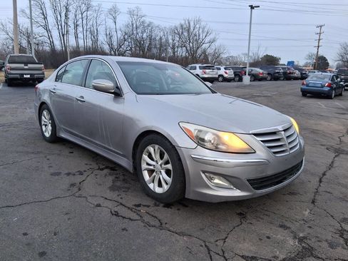 Used 2013 Hyundai Genesis 3.8 image 3