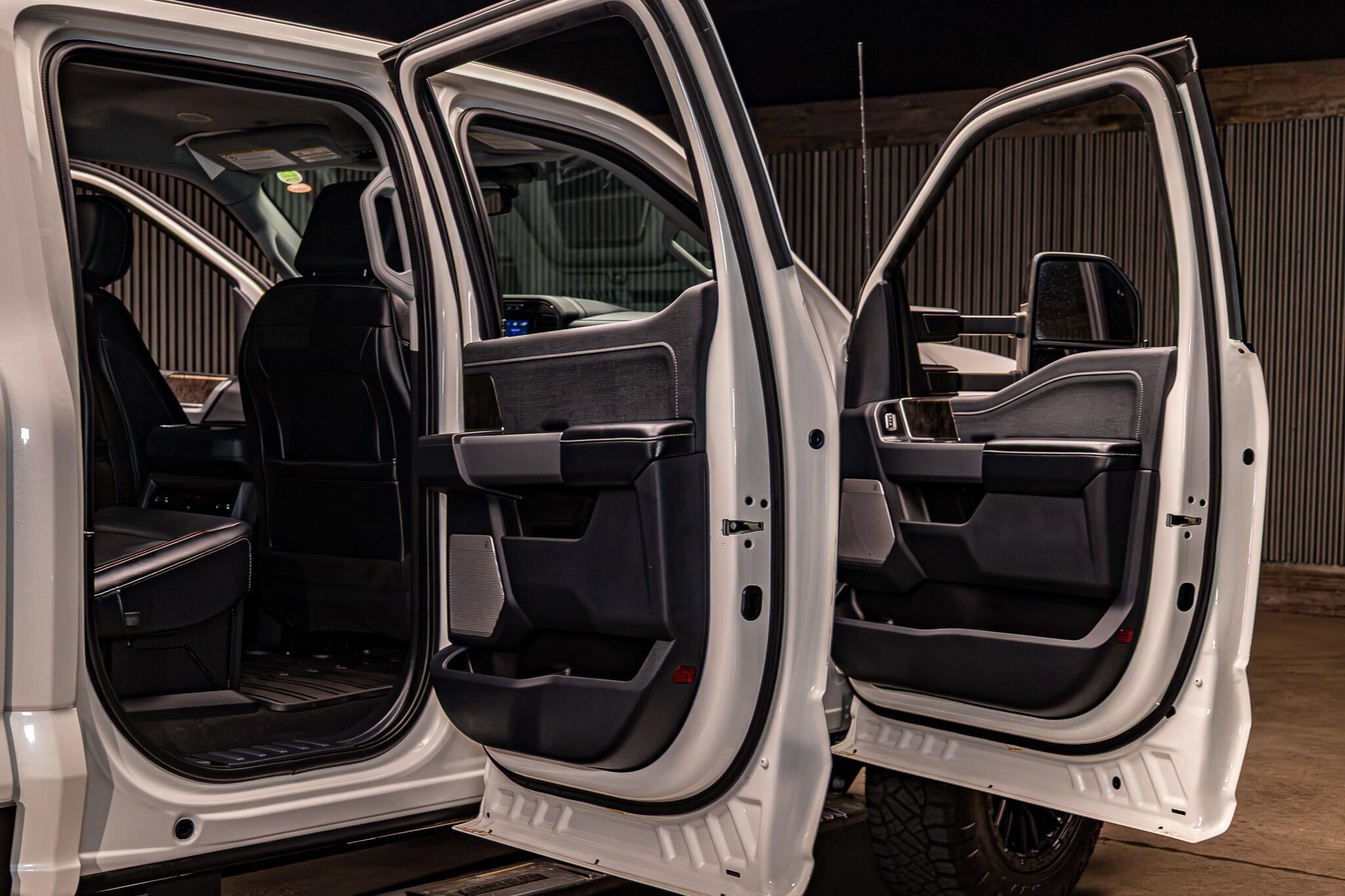 Used 2024 Ford F250 Lariat w/ Lariat Ultimate Package AWD/4WD image 30