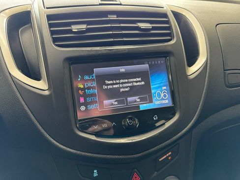 Used 2015 Chevrolet Trax LS FWD image 24