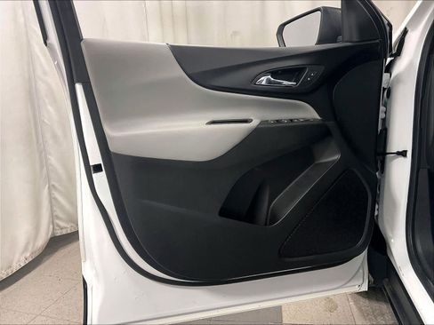 Used 2022 Chevrolet Equinox LS image 9