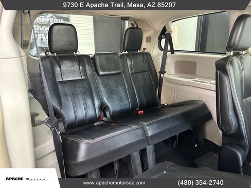 Used 2014 Chrysler Town & Country Touring image 39