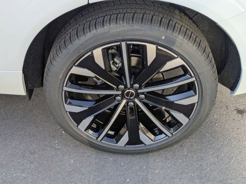 New 2026 Volvo XC60 B5 Ultra w/ Climate Package image 17