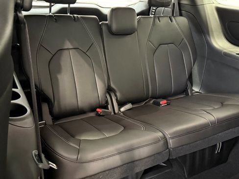 New 2026 Chrysler Pacifica Select image 16