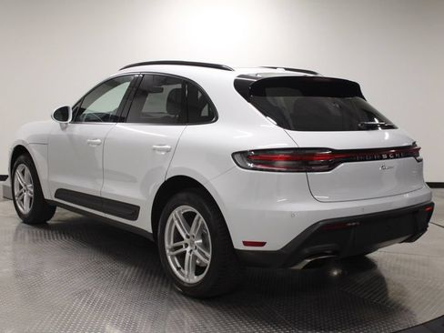 Certified 2022 Porsche Macan AWD/4WD image 3