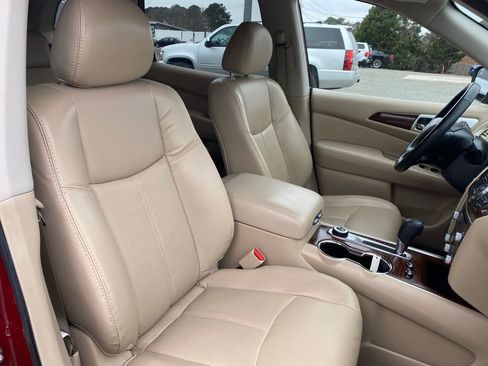 Used 2020 Nissan Pathfinder Platinum w/ Cargo Package image 24