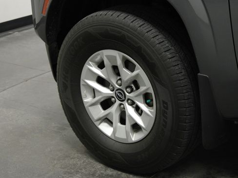 Used 2024 Nissan Frontier SV w/ Technology Package AWD/4WD image 10