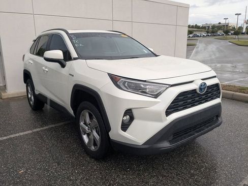 Certified 2021 Toyota RAV4 XLE Premium image 1