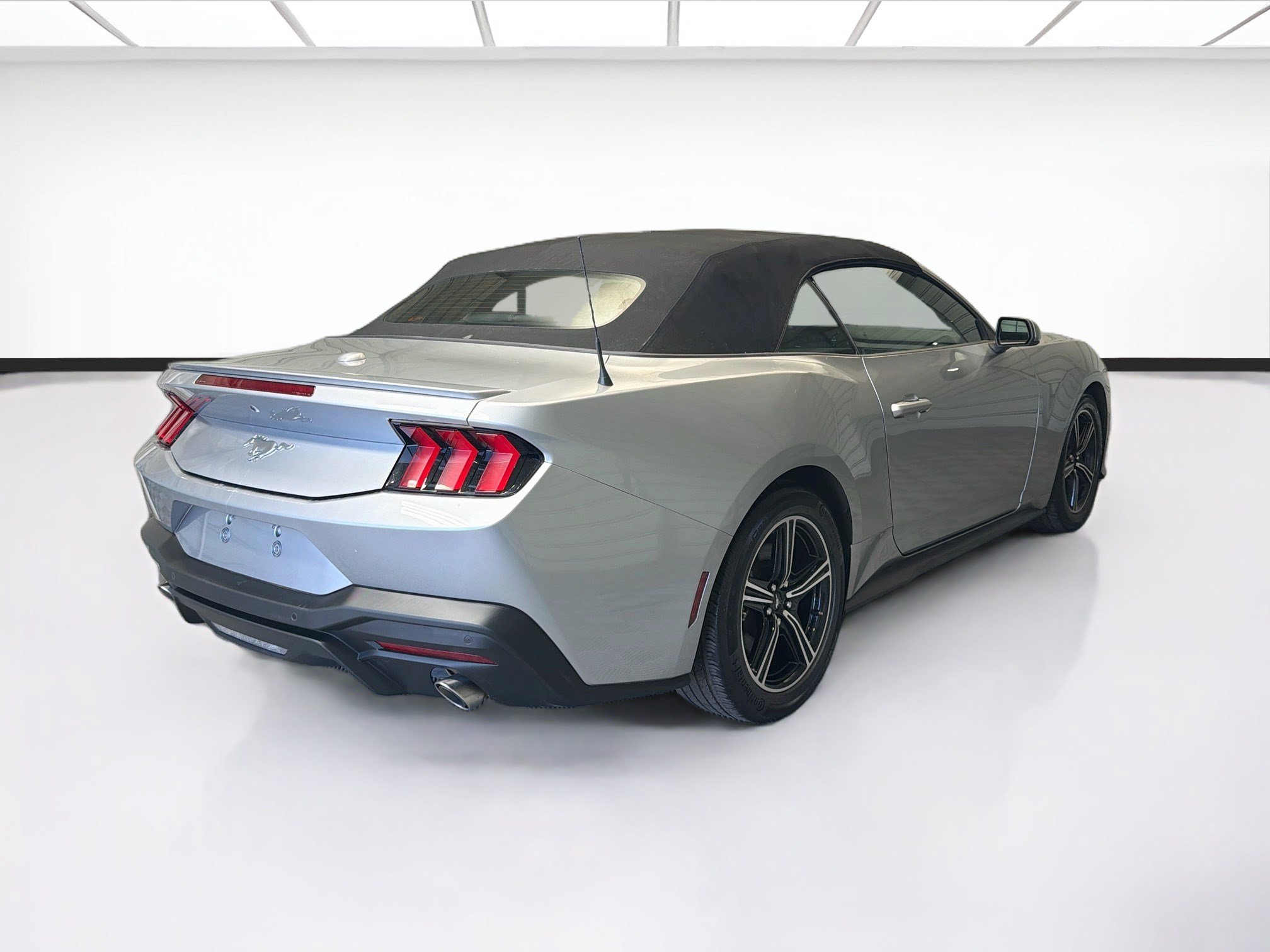 Used 2025 Ford Mustang Premium RWD image 4