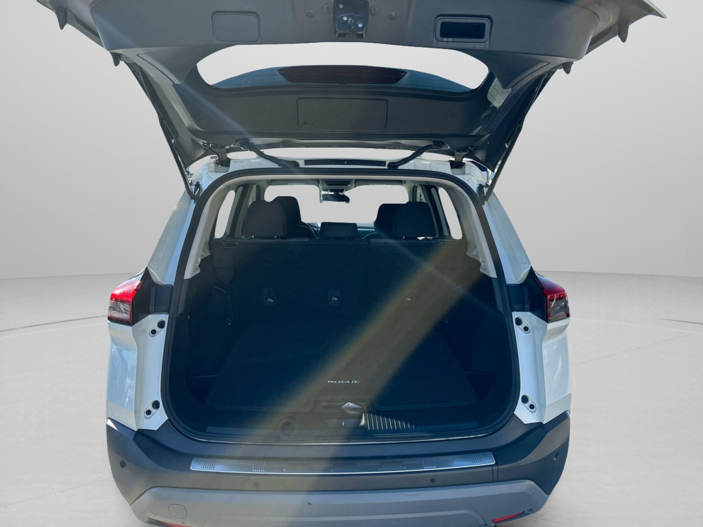 Used 2023 Nissan Rogue SV FWD image 19