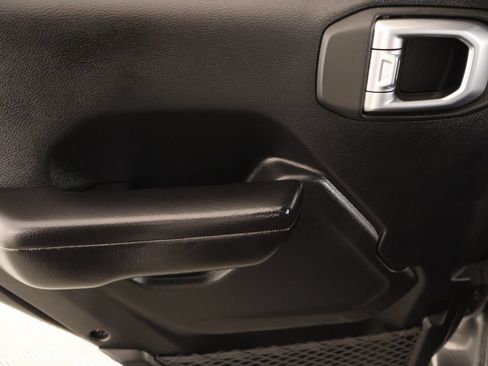 Used 2019 Jeep Wrangler Unlimited Rubicon AWD/4WD image 17
