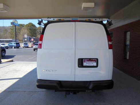 Used 2022 Chevrolet Express 2500 w/ Driver Convenience Package image 4