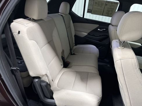 Used 2022 Chevrolet Traverse LT image 28