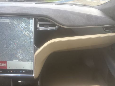 Used 2016 Tesla Model S 70D image 18