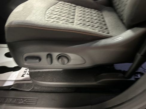 Used 2024 Chevrolet Equinox LT FWD image 13