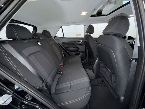Used 2025 Hyundai Venue SEL FWD image 6