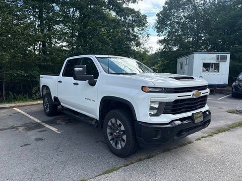 Used 2024 Chevrolet Silverado 2500 Custom w/ Custom Convenience Package AWD/4WD image 2