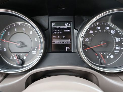 Used 2013 Jeep Grand Cherokee Laredo w/ Laredo E Group image 32