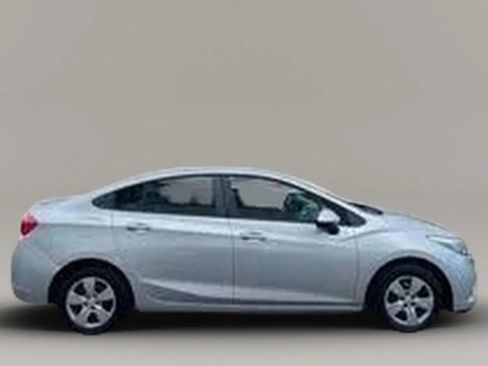 Used 2017 Chevrolet Cruze LS FWD image 4