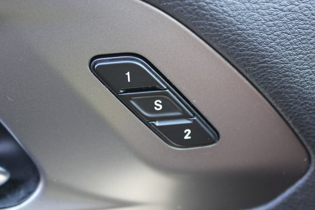 Used 2025 Chrysler Pacifica Select FWD image 40
