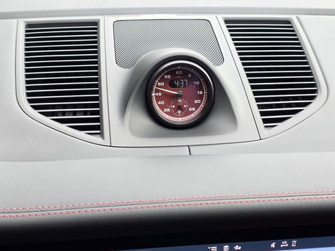 Certified 2025 Porsche Macan GTS AWD/4WD image 24