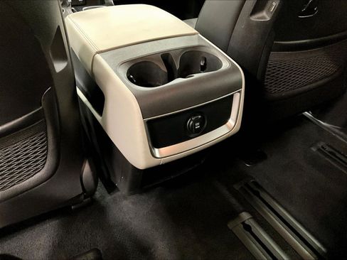Used 2024 Kia Carnival LX FWD image 10
