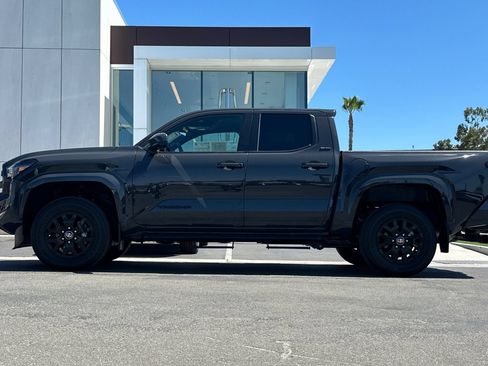 Used 2024 Toyota Tacoma SR5 AWD/4WD image 6