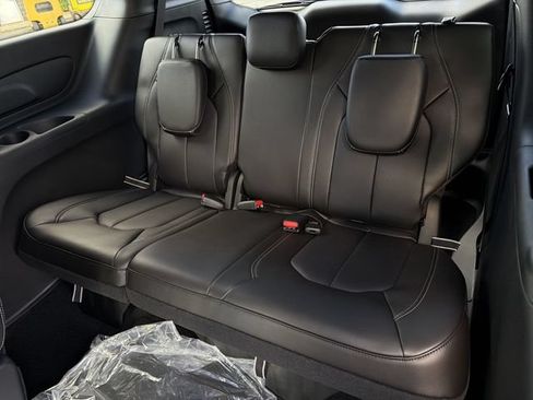 New 2026 Chrysler Pacifica Select FWD image 20
